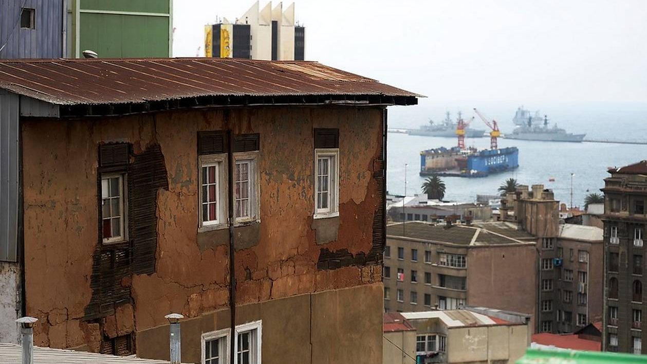 Valparaíso: Municipio demolerá seis inmuebles por peligro de derrumbe y realizará estudios de terreno