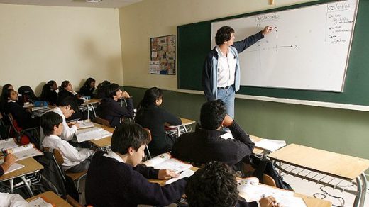 Educación: Estudian proyecto que busca aumentar porcentaje de horas no lectivas de profesores