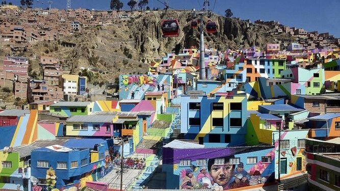 Favelas brasileñas inspiraron el color de 150 casas de un barrio boliviano