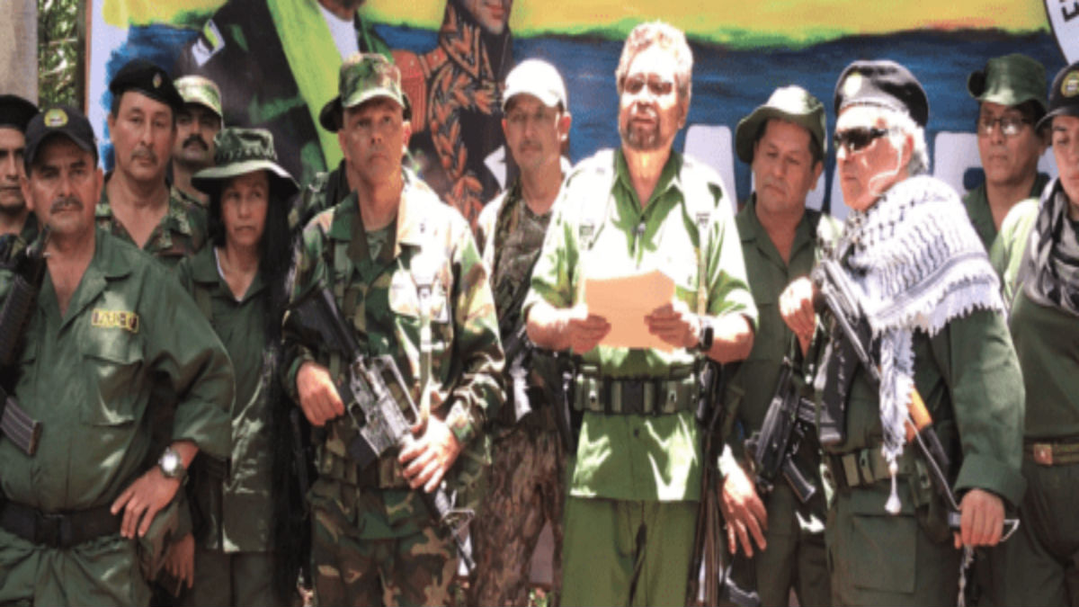 FARC tacha de “calumnia” denuncias sobre sus nexos con Venezuela