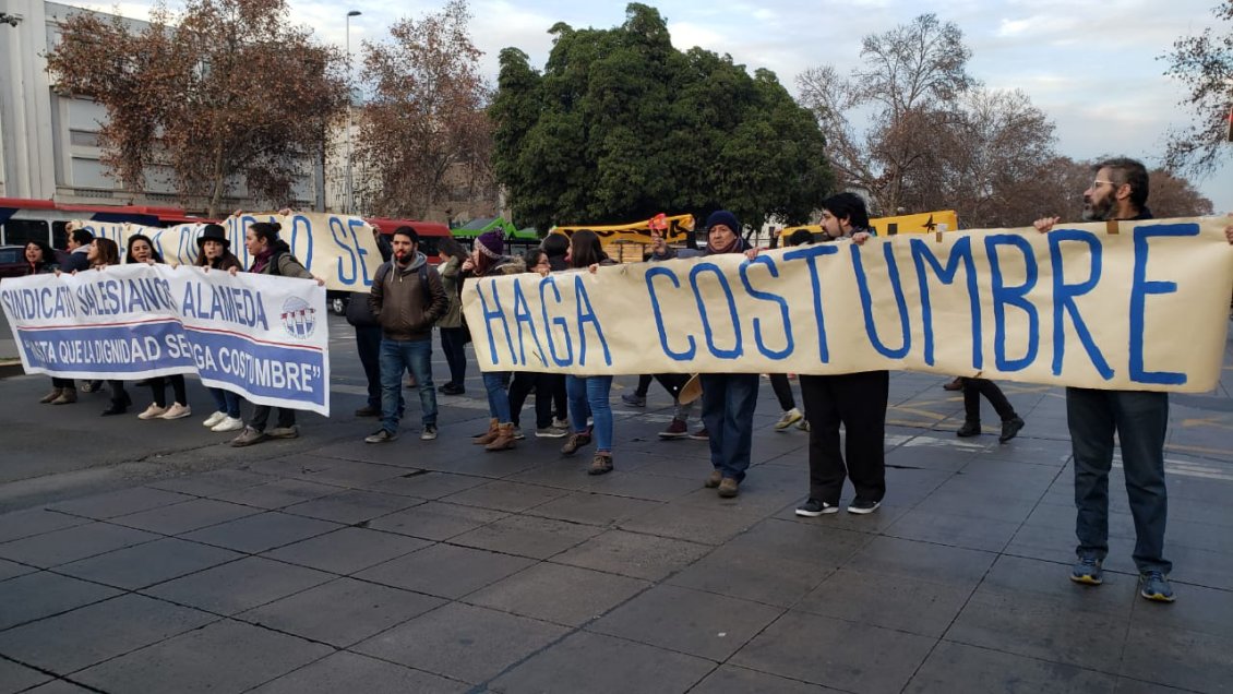 Trabajadores Salesianos Alameda rechaza nueva propuesta de su empleador y continúan en huelga