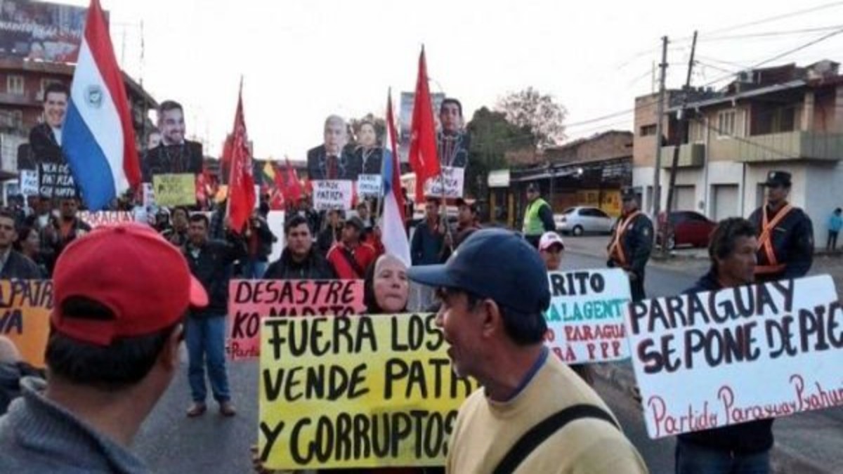 Campesinos de Paraguay insisten que se haga juicio político contra Mario Abdo Benítez