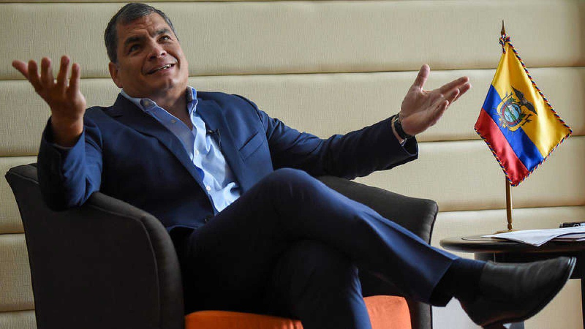 Rafael Correa lanza su candidatura a la vicepresidencia de Ecuador