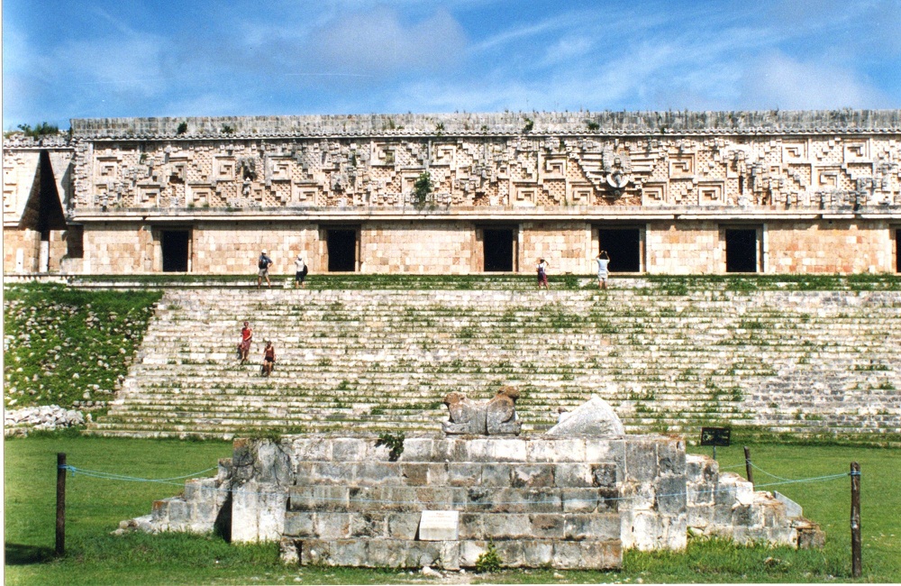Civilización Maya construyó un muro de 3 km para protegerse de invasores