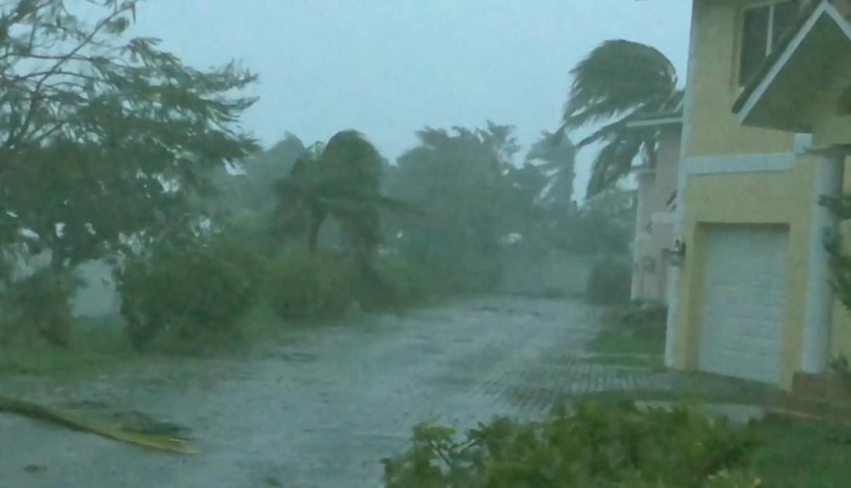Duro golpe del huracán Dorian en Bahamas deja al menos cinco muertos