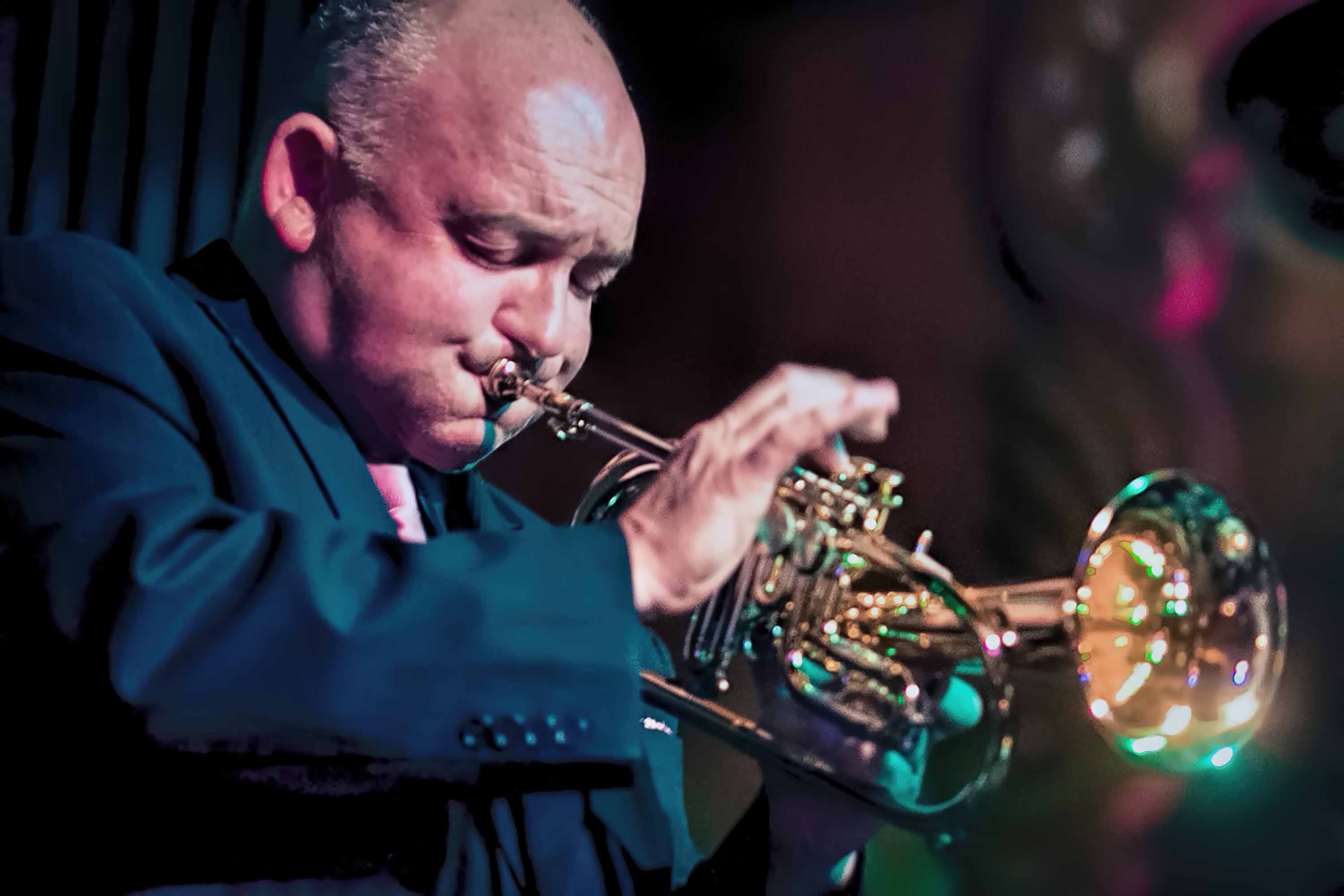 James Morrison, uno de los trompetistas de jazz más importantes del mundo, viene por primera vez a Chile