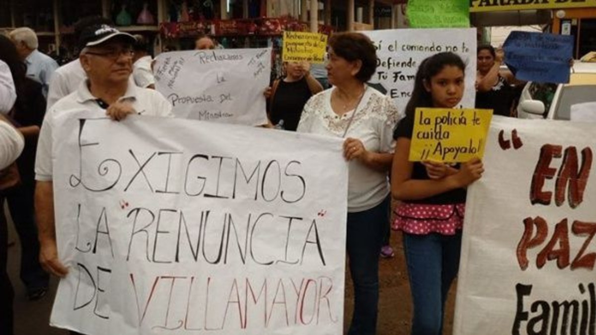 Manifestantes exigen la renuncia del ministro del Interior de Paraguay