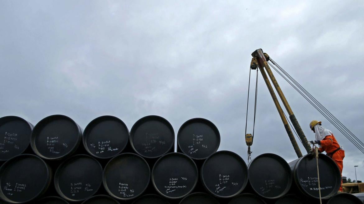 Precios del petróleo suben a más de un cuatro por ciento