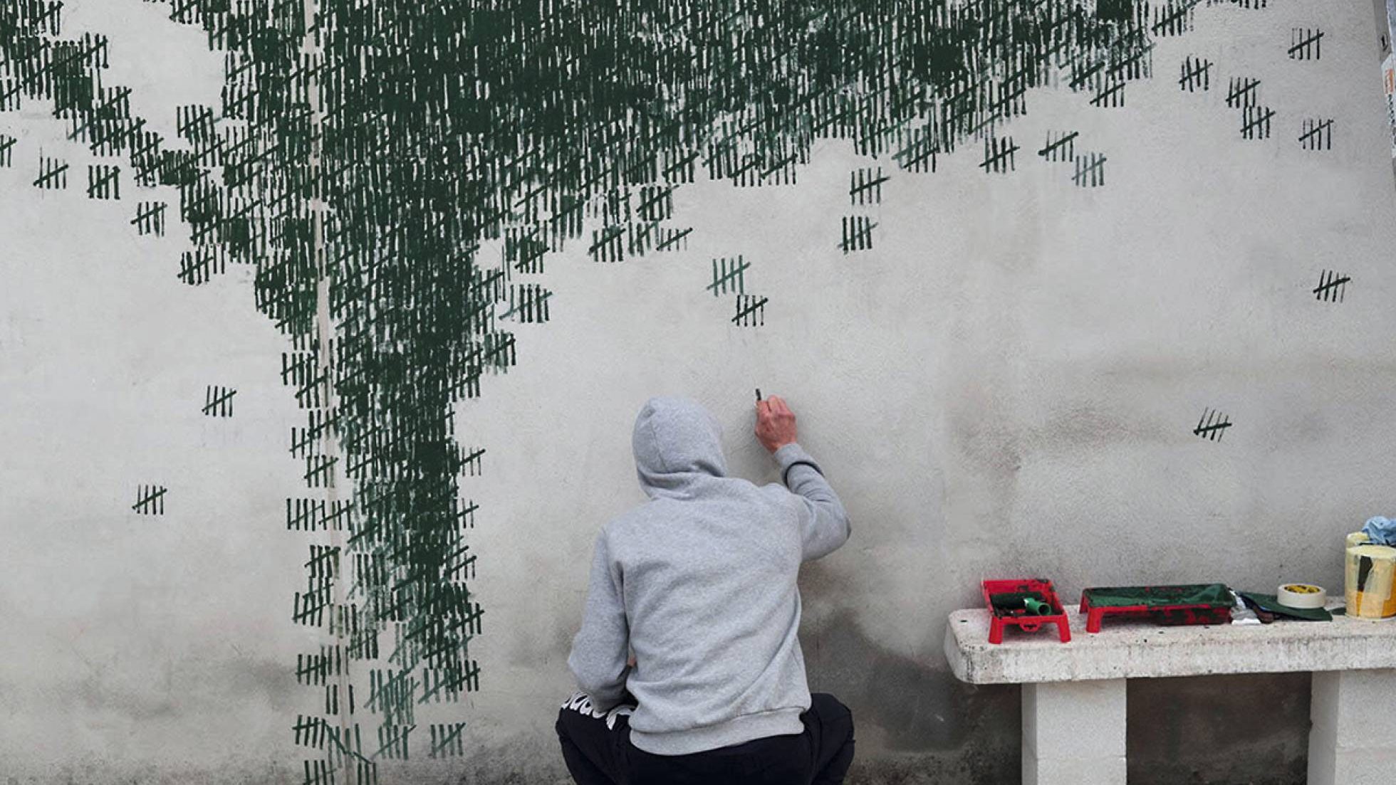 Pejac: El artista español que pinta grafitis junto a los privados de libertad