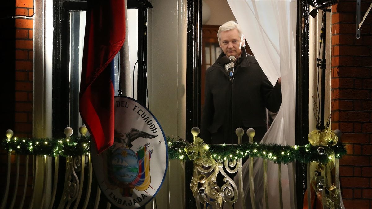 Con cámaras y micrófonos láser: CIA contrató empresa española para espiar a Assange en Londres