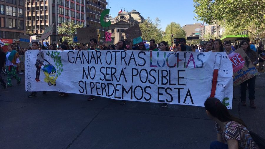 #EmergenciaClimática: Miles de personas marcharon en Santiago y en todo el mundo