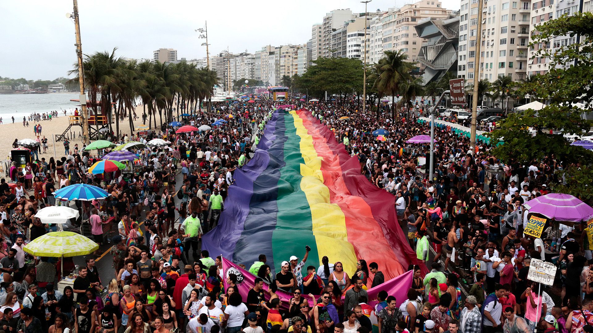 Beso de la censura: Orgullo Gay de Brasil dijo «¡Basta!» a Bolsonaro