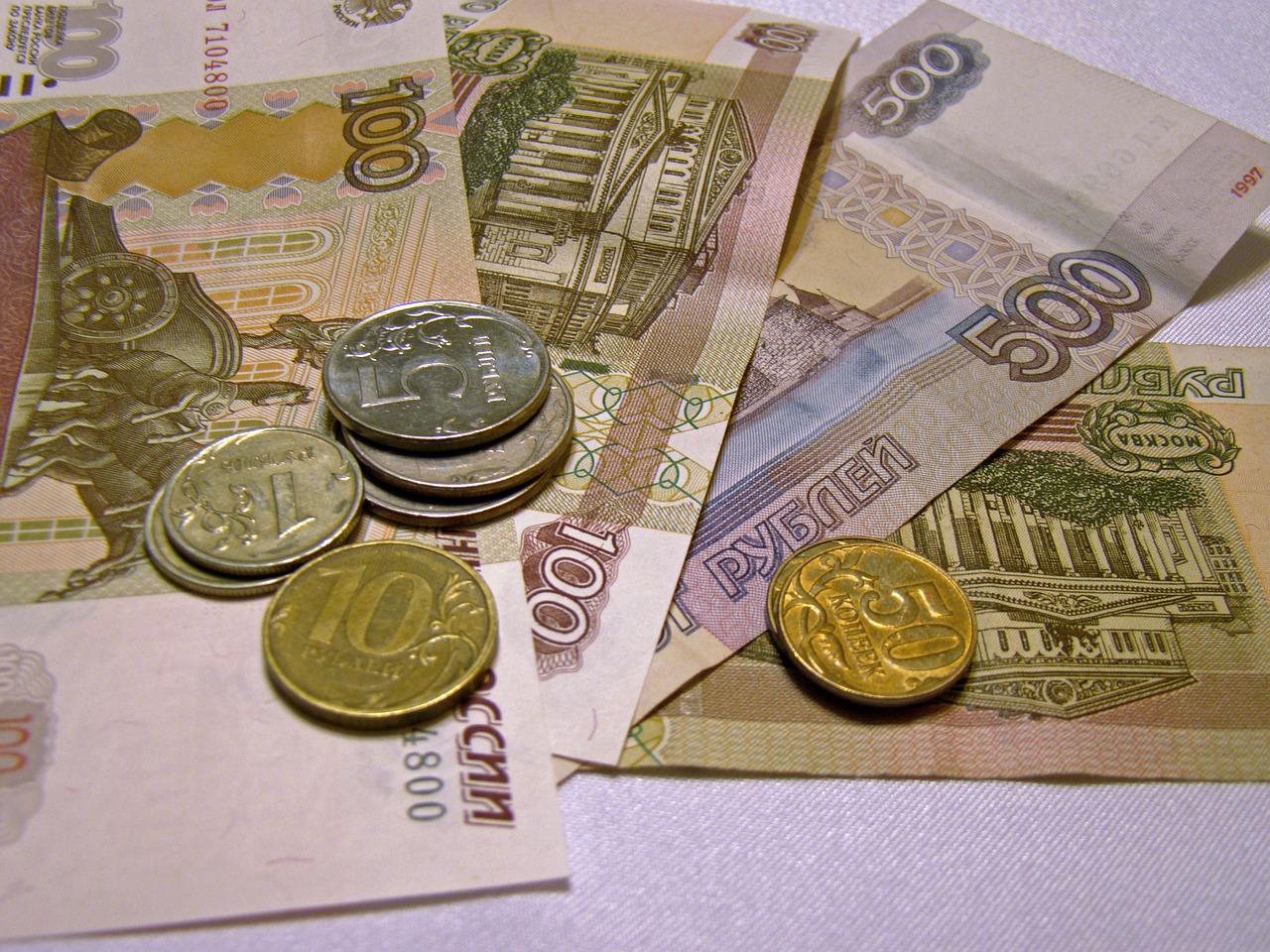 ¡Adiós al dólar! Irán usa monedas nacionales en transacciones con Rusia y Turquía