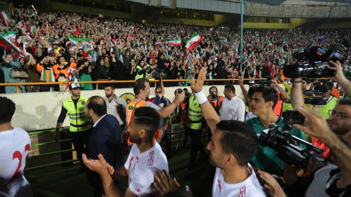 (Fotos) Así estuvo el estadio en Irán: ¡Lleno de mujeres!
