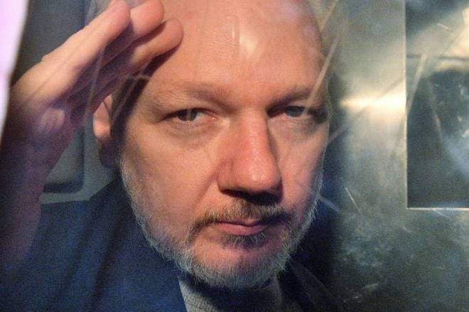 Denuncian que Julian Assange presenta síntomas de tortura