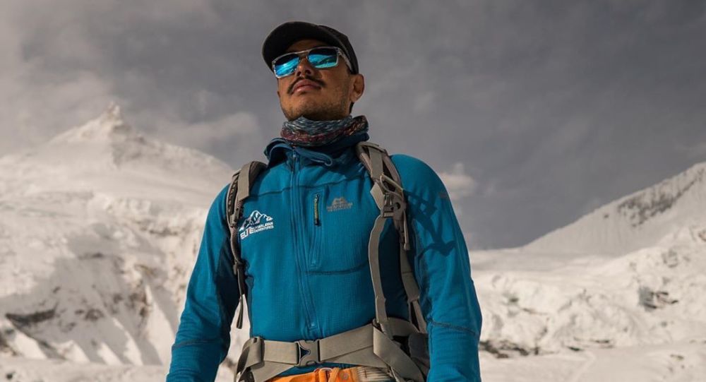 Alpinista fija récord tras escalar las 14 cimas más altas en menos de un año