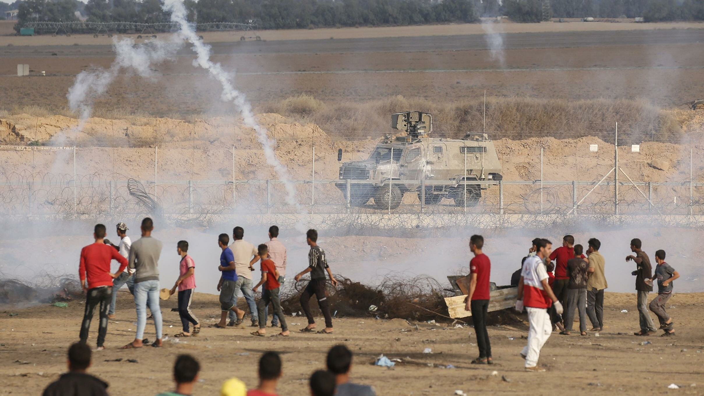 Israel ataca otra vez marcha de palestinos y deja al menos 77 heridos
