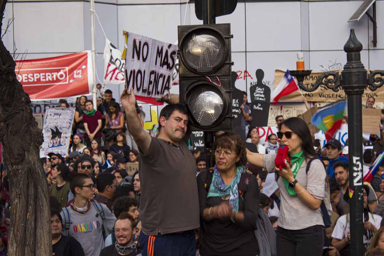 Personas y organizaciones de 60 países emiten declaración que repudia violencia política y violación de DDHH en Chile