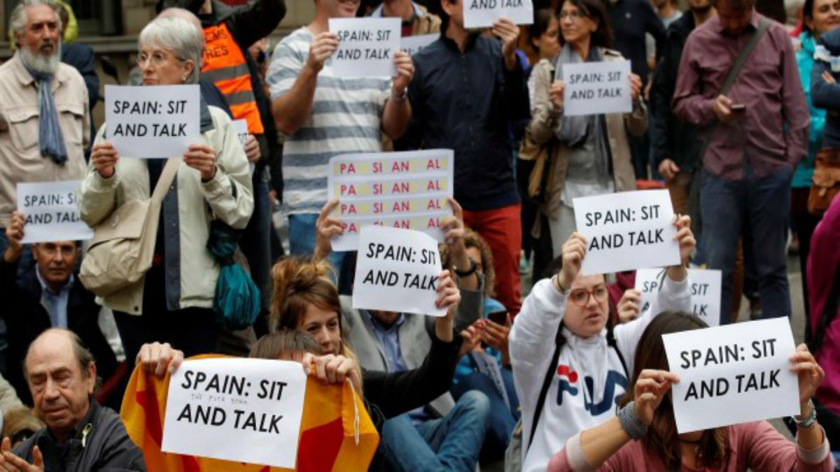 Barcelona recibe a Pedro Sánchez con una manifestación que pide diálogo
