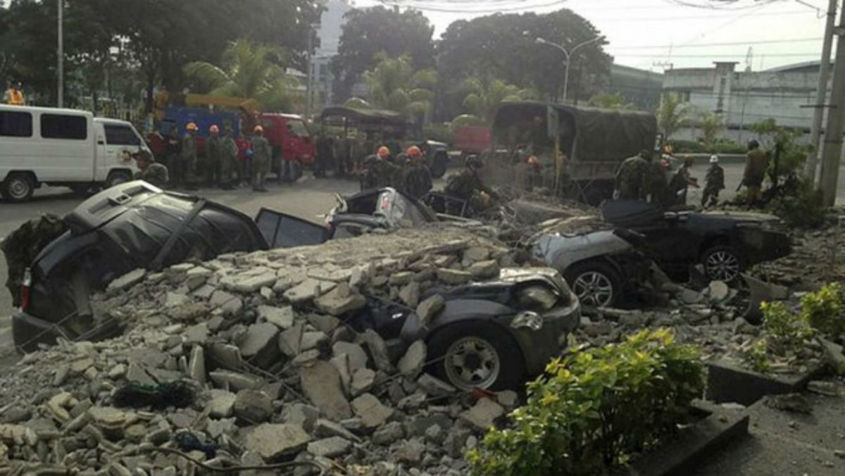 Al menos 9 muertos tras fuerte terremoto de magnitud 6,6 al sur de Filipinas
