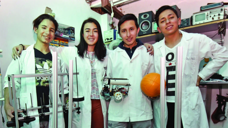 Gobierno boliviano apoya la robótica