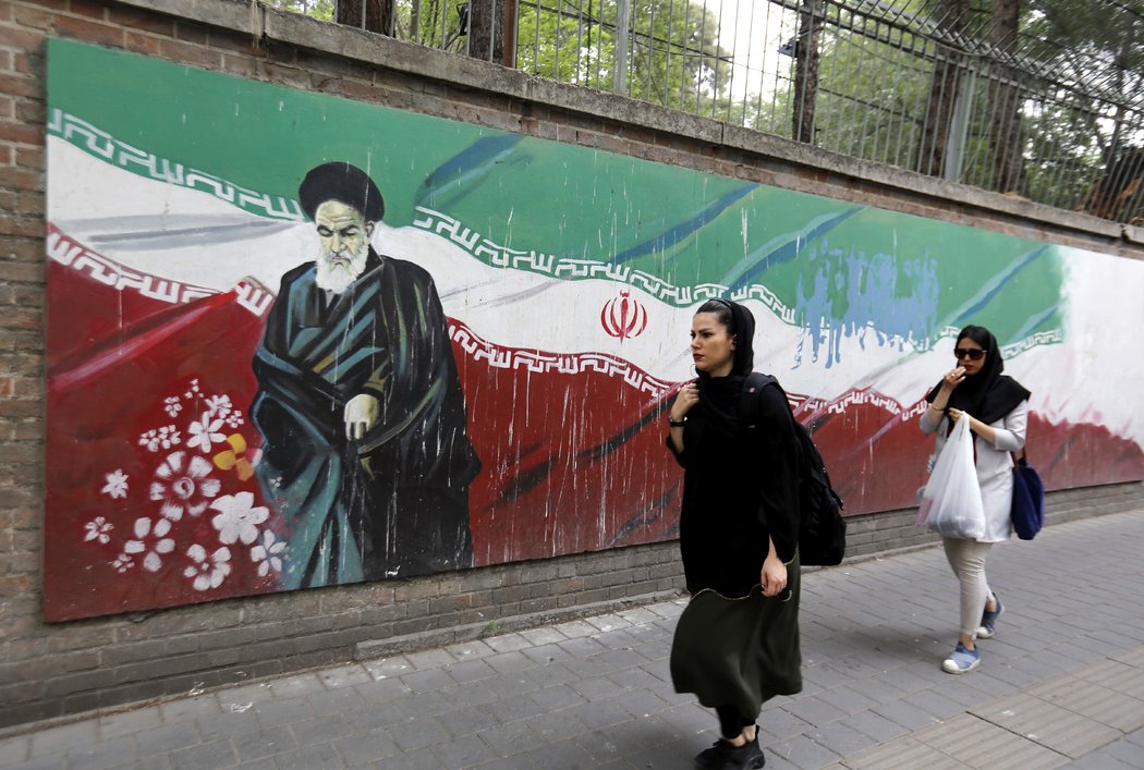 Irán estudia reducir más sus compromisos nucleares mientras Washington impone otras sanciones