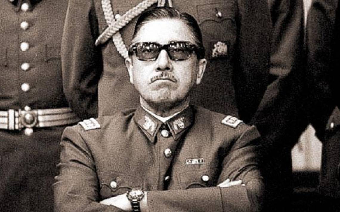 “Estadista jamás”: Gabriel Boric criticó lavado de imagen de Pinochet realizado por consejero republicano Luis Silva
