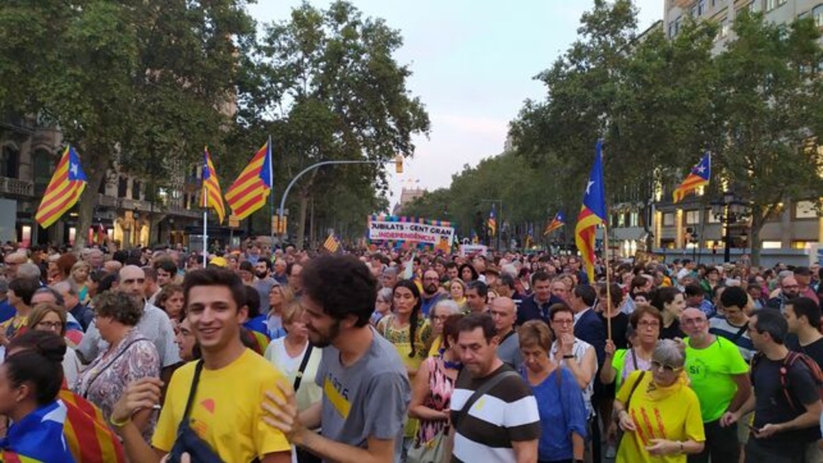 (Video) Miles de manifestantes en toda Cataluña conmemoraron el segundo aniversario del referéndum