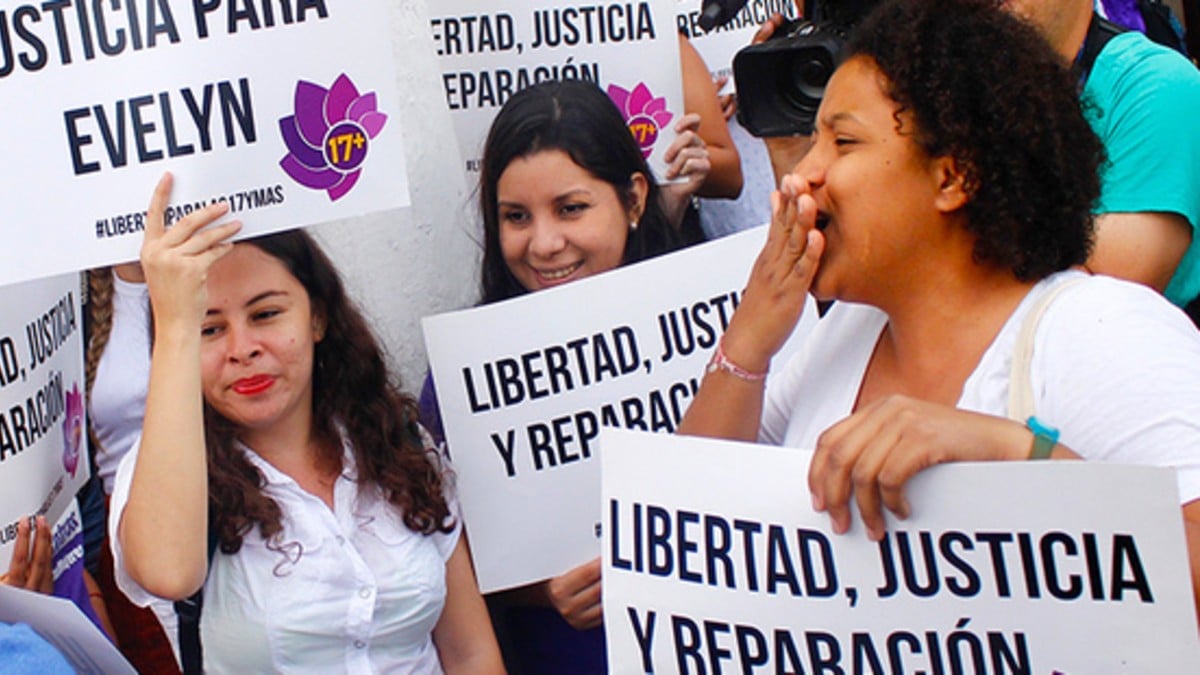 ¡Justicia! Tribunal de El Salvador absuelve a Yessenia Velázquez acusada por aborto