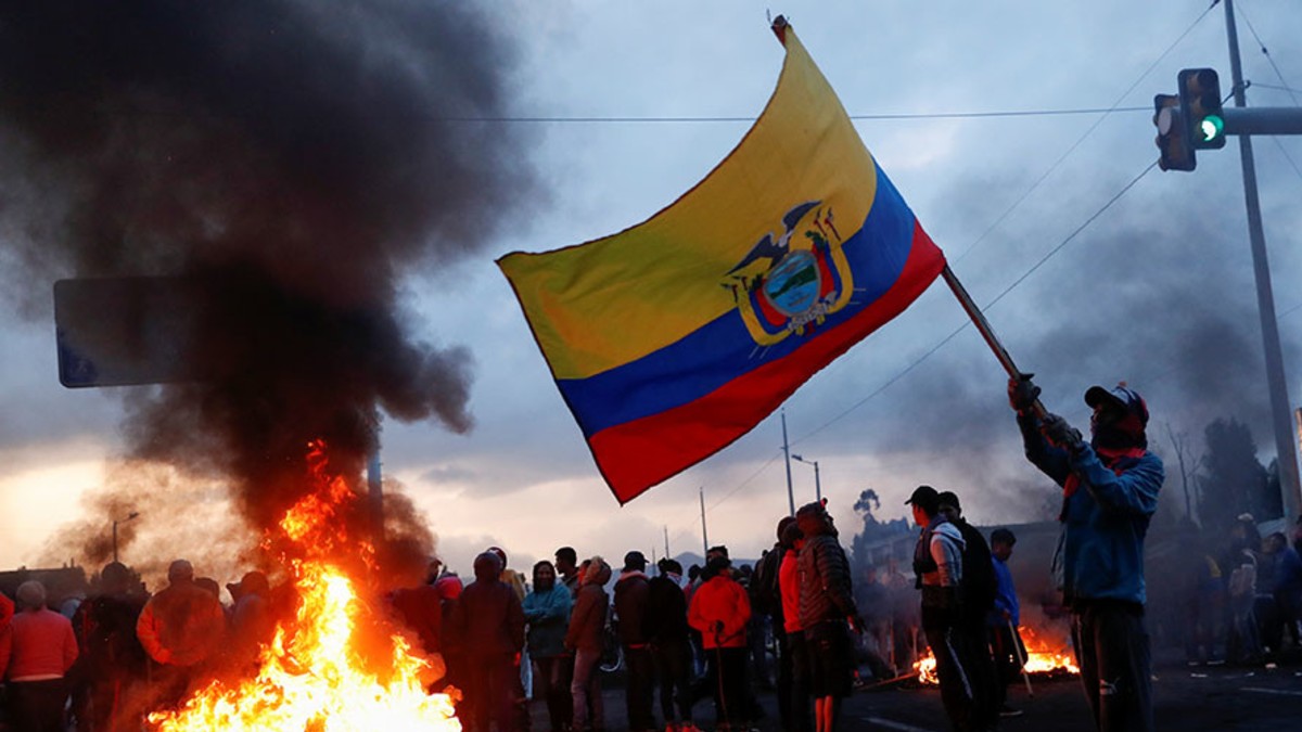 (Videos) Emergencia en Ecuador: Indígenas y civiles llegan a Quito para rechazar el paquetazo económico