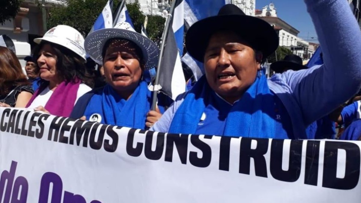 Mujeres indígenas respaldan a Morales