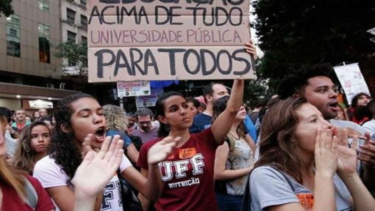 Brasil vive segundo día de paro por recortes en universidades