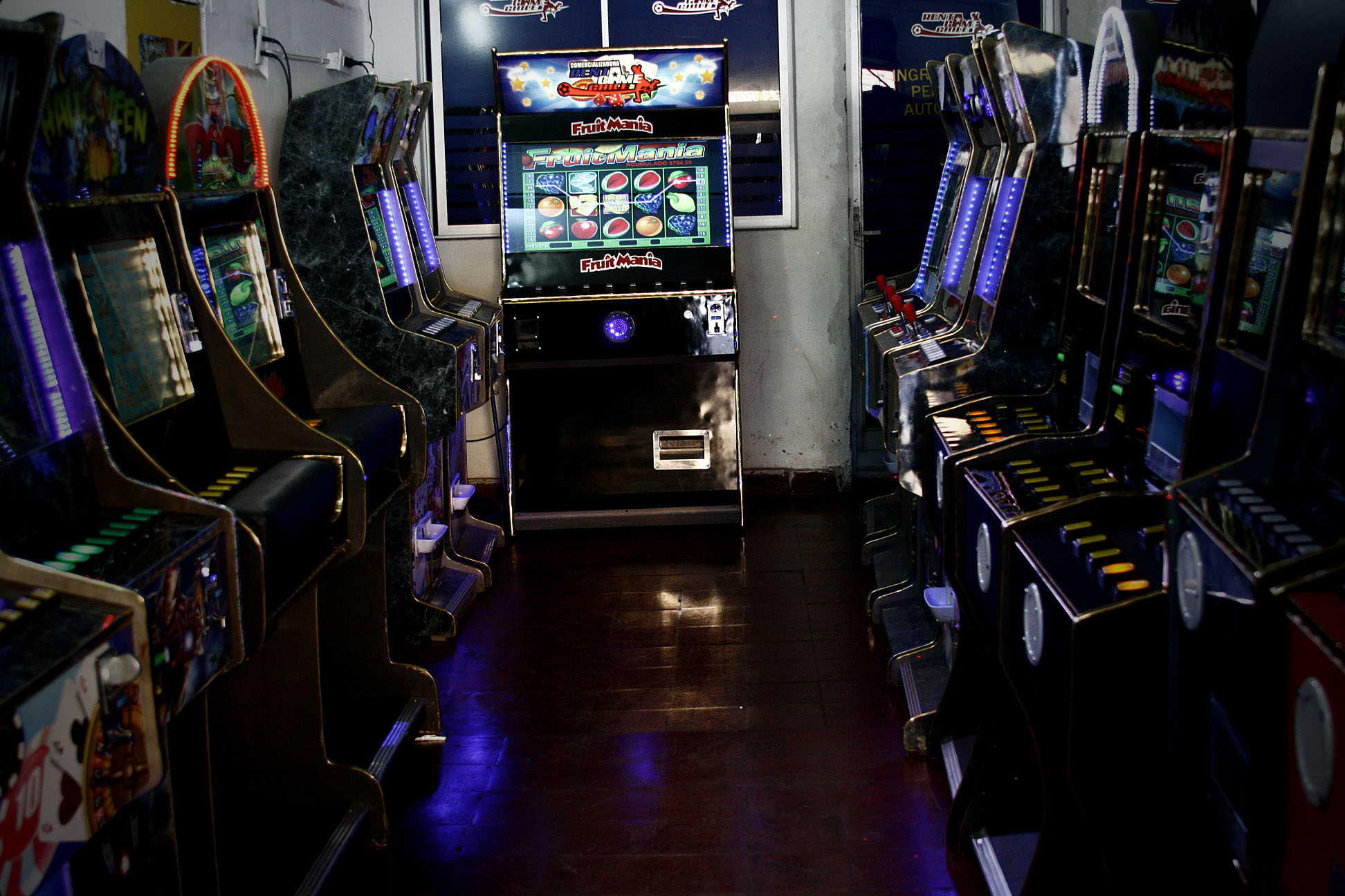Municipalidades no podrán renovar patentes a locales con máquinas de juegos ilegales