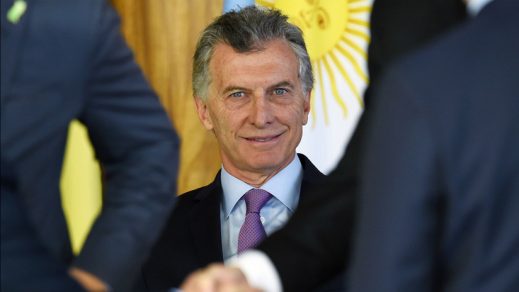 Macri ordena que diplomáticos del gobierno venezolano abandonen Argentina