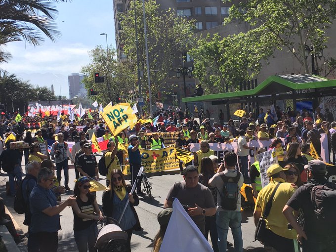 NO+AFP: Miles de personas marchan en todo Chile por un cambio del sistema de pensiones