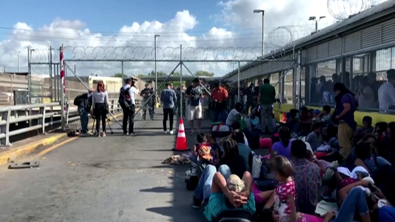 (Video) Migrantes bloquearon puente fronterizo al norte de México