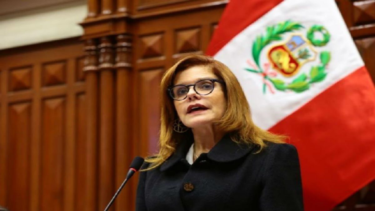 Renuncia la vicepresidenta de Perú y rechaza la presidencia interina