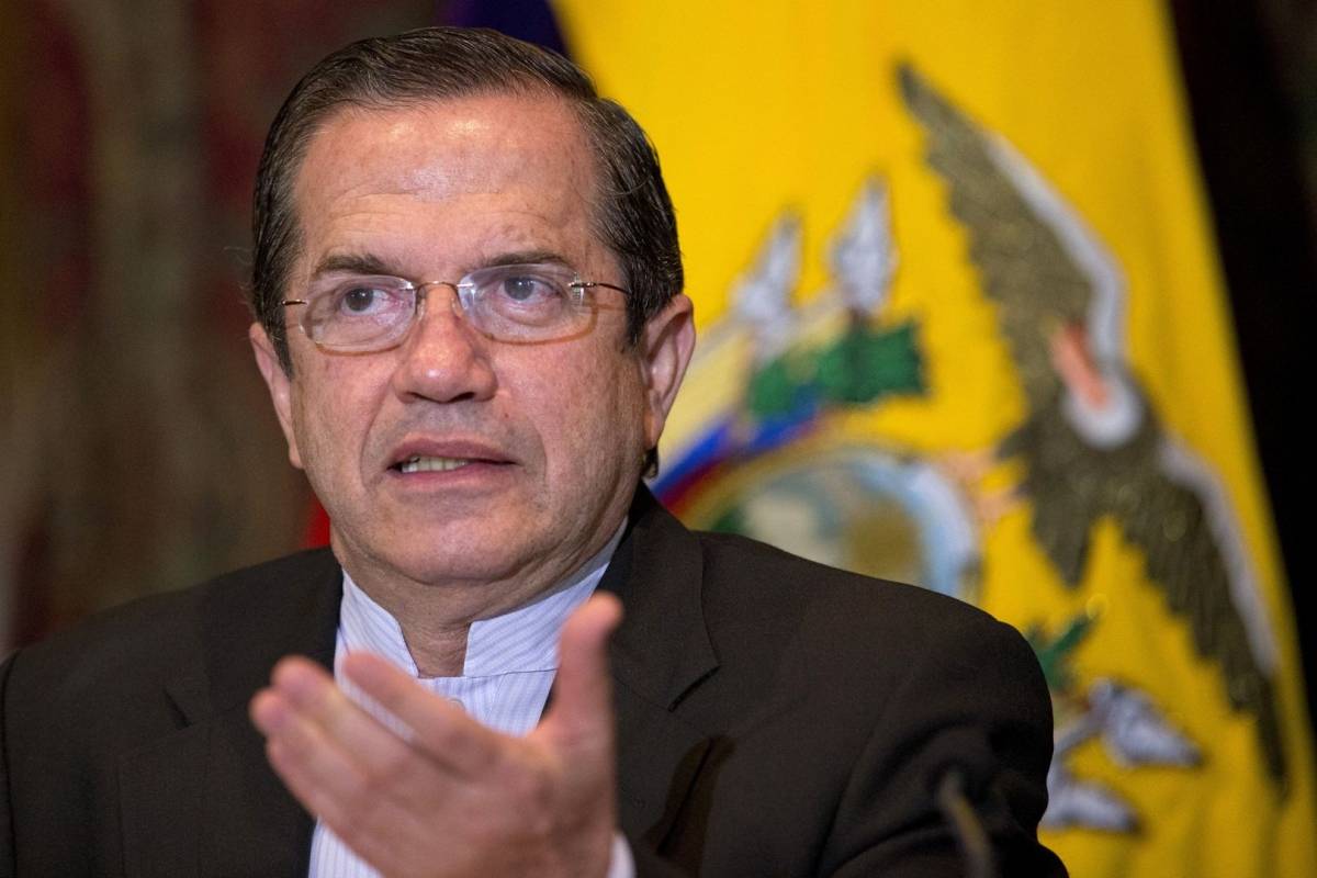 Excanciller de Ecuador desea regresar a su país pero no para ocupar cargos
