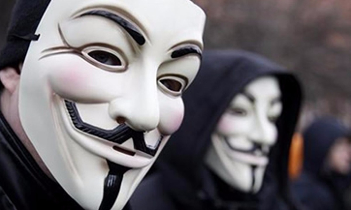 ¿»Sexo y violencia»?: La no Feliz Navidad que Anonymous le regaló al poder