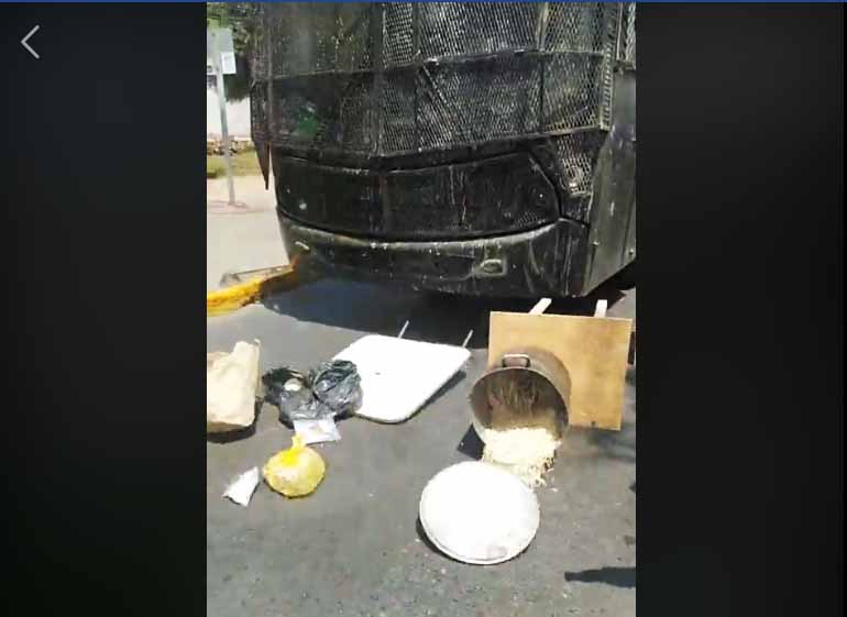 (Video) Carabineros da vuelta olla común que se había preparado en reconocida avenida de San Antonio