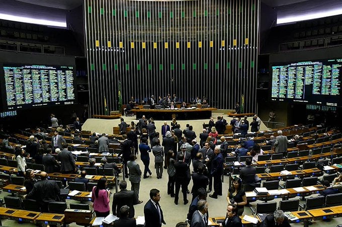 Menos derechos: Congreso de Brasil promulgó reforma al sistema de jubilación y pensiones