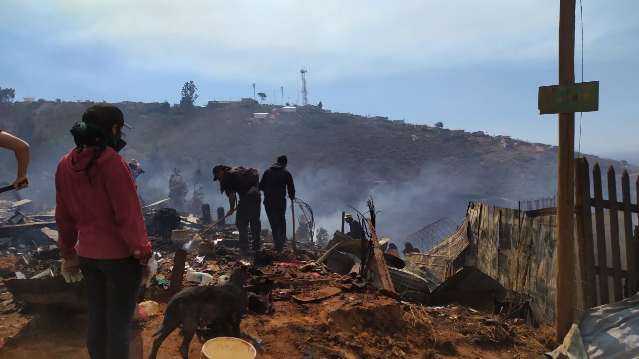 Incendios en Valparaíso: Municipio interpuso una querella criminal contra quienes resulten responsables