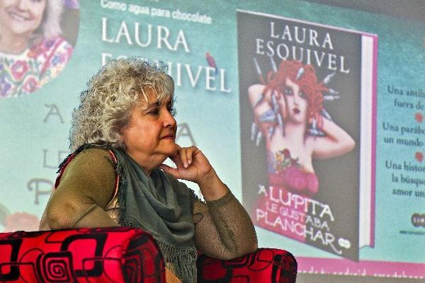 “A Lupita le gustaba planchar”: Laura Esquivel escribe novela gráfica que aborda la violencia de género