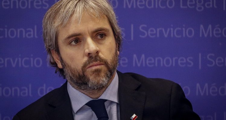 Bancada PC emplaza a ministro Blumel para dar urgencia a plebiscito sobre Nueva Constitución