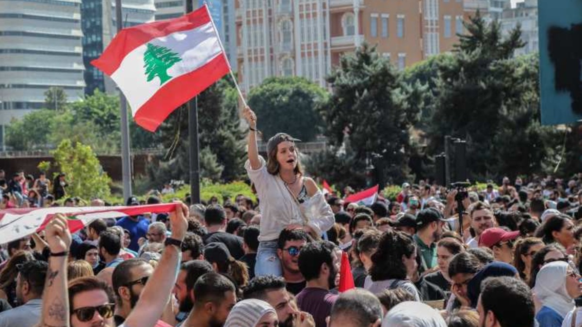 Fuertes protestas en el Líbano dejan varios heridos tras despliegue del Ejército