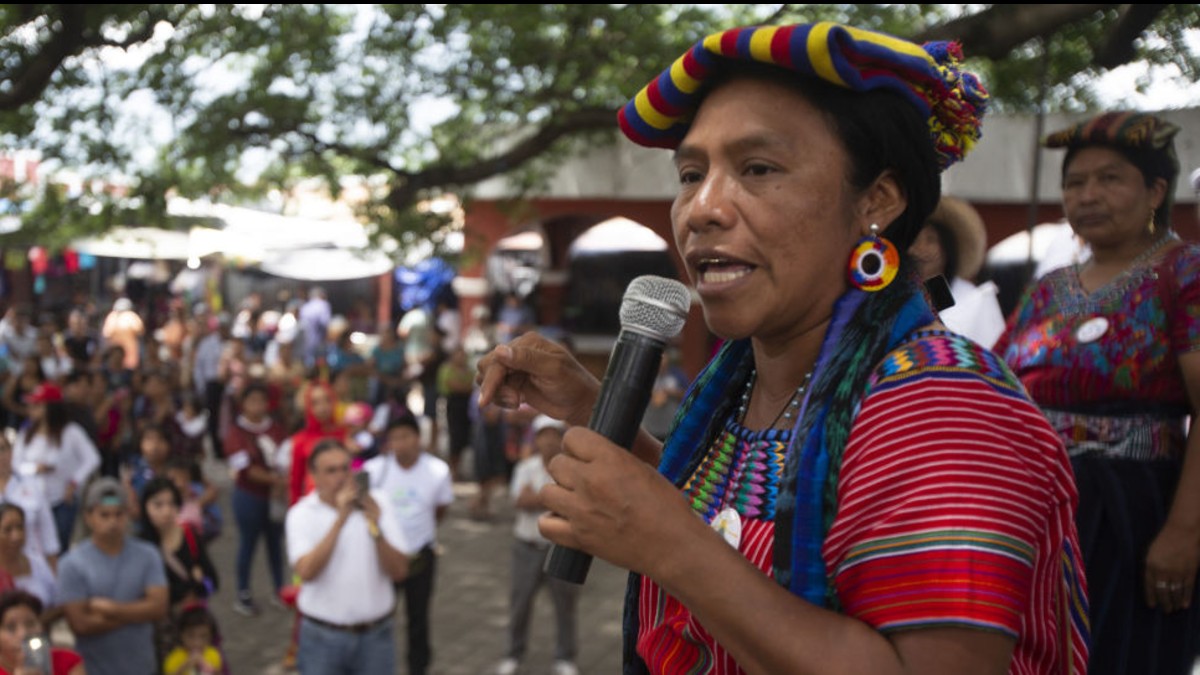 Líder indígena guatemalteca denunció vejación a los pueblos originarios de Bolivia
