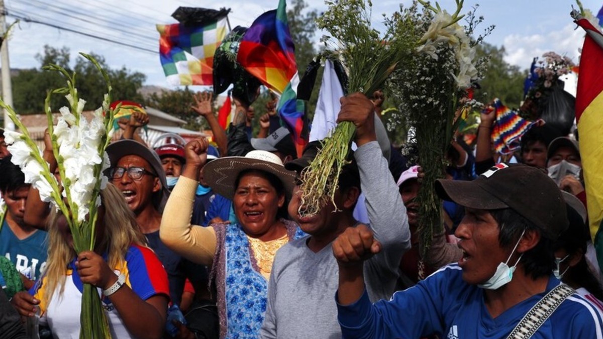 Indígenas bolivianos de Sacaba continúan las protestas a pesar de la represión