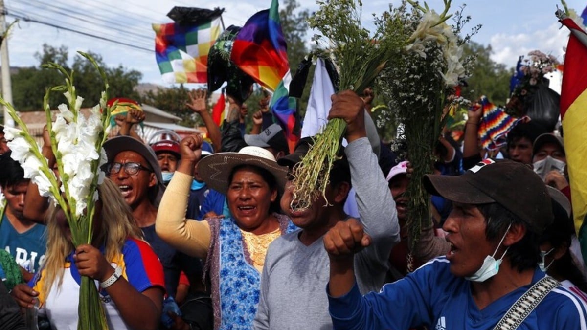 Indígenas bolivianos de Sacaba continúan las protestas a pesar de la represión