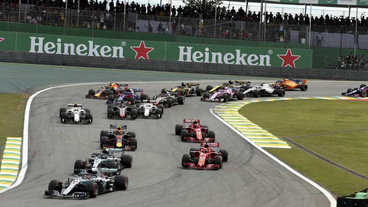 (Video) Accidente «tonto» entre pilotos de la Ferrari los deja fuera del Gran Premio de Brasil