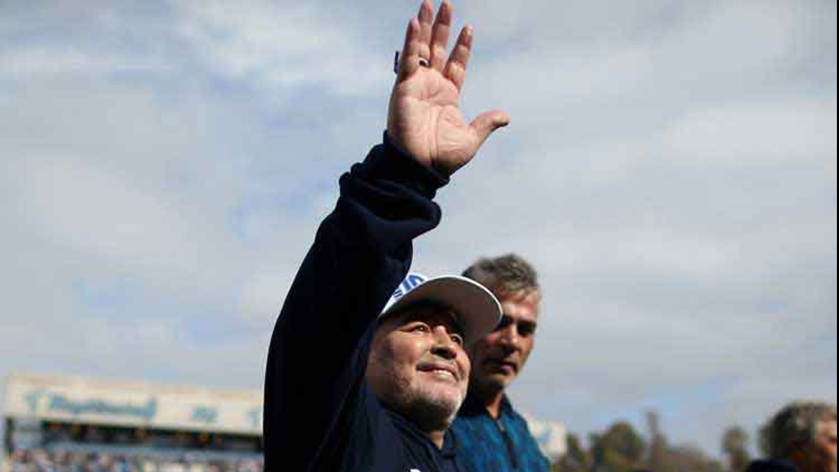 Maradona dimite como técnico del Gimnasia